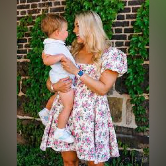 Tuckernuck Pink Floral Aurelia
Mini Dress
HYACINTH HOUSE - Picture 7 of 9